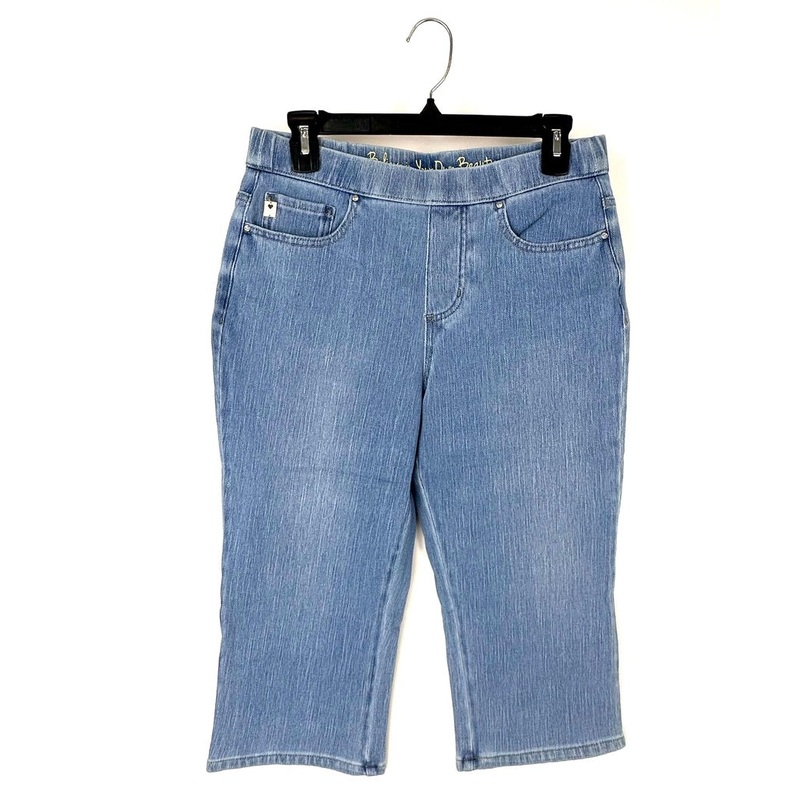 Stretchy Light Wash Capri Jeans – Size 6 and 12 Size 6
