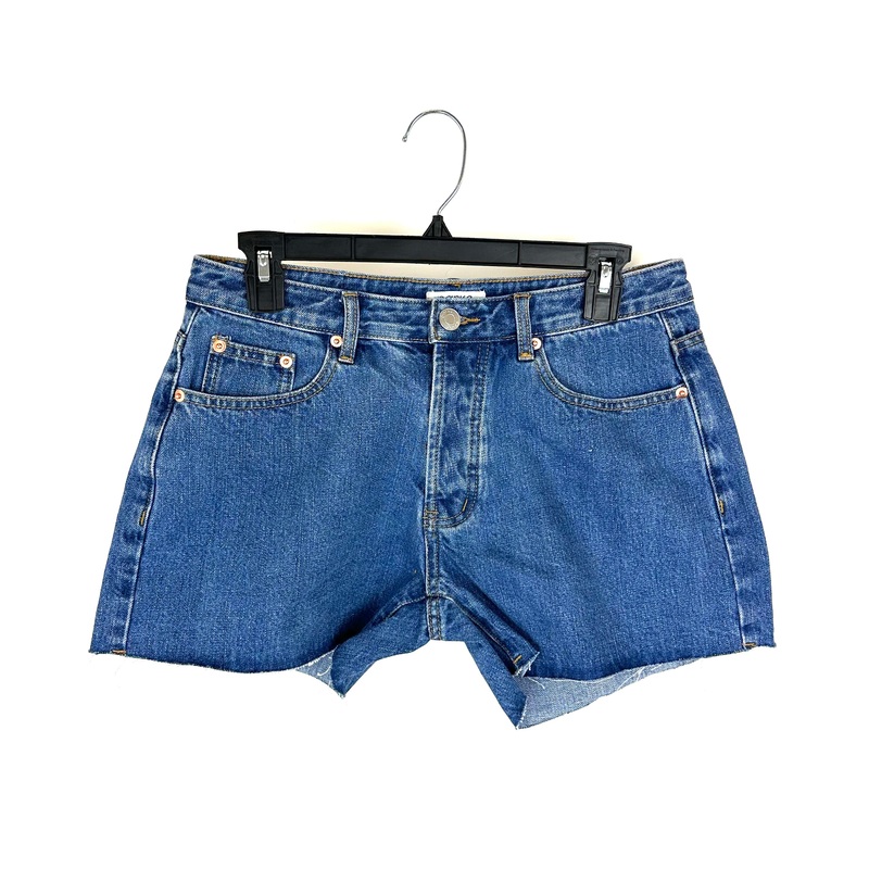 Medium Wash Blue Denim Shorts – Size 23 Size 23 Waist
