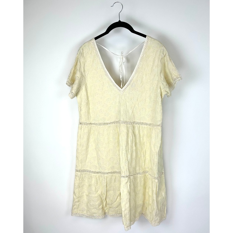Cream Short Sleeve Dress – Small
