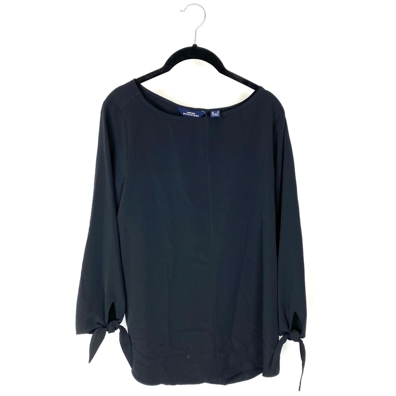 Black Crew Neckline Blouse – Size 8