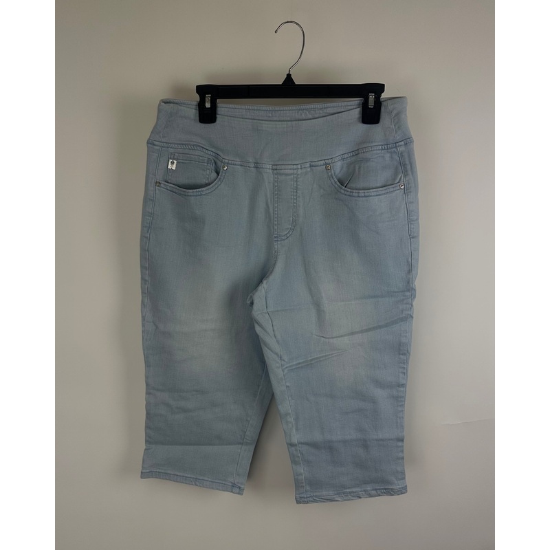 Faded Light Wash Capri Jeans – Size 12