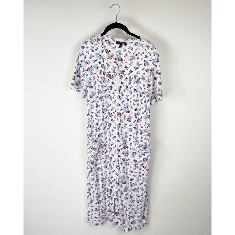 White Robe With Blue And Pink Flowers – Medium