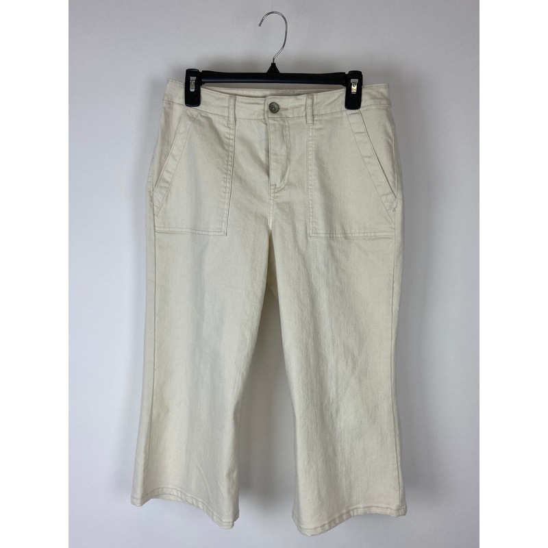Straight Leg Cream Colored Capri Denim Jeans – Size 8