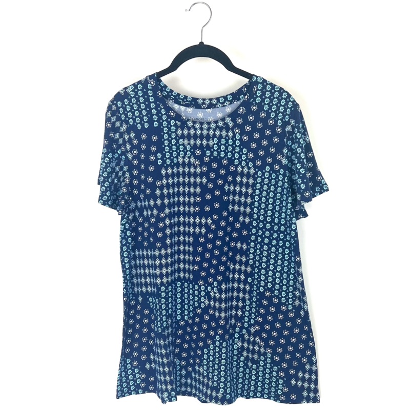 Blue and White Dainty Floral Print T-Shirt – Size 4/6 and 6/8 Small (size 4/6)