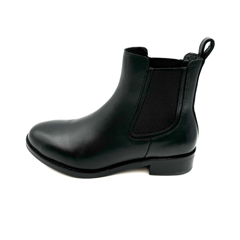 Black Leather Boots With Elastic Panels – Size 6.5