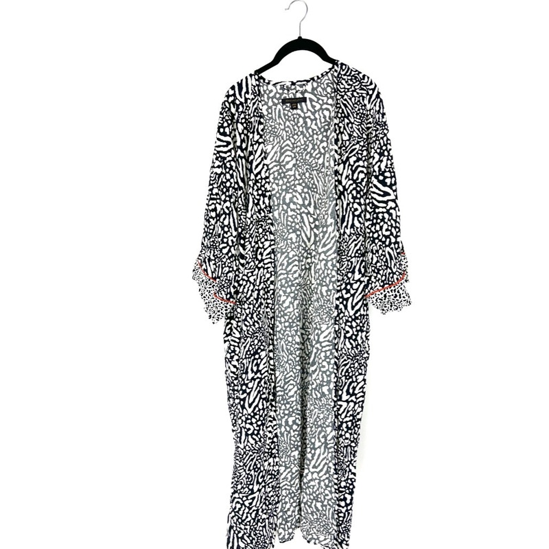 Black and White Abstract Print Robe – Size 6/8