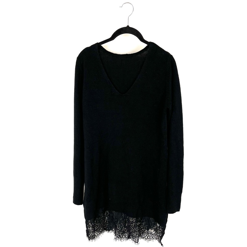 Lightweight V-Neck Sweater – Small