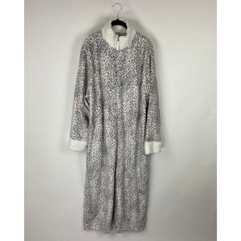 White Cheetah Print Robe – Small Small