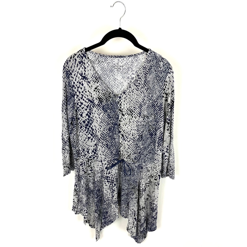 BLUE PATTERN SCOOP NECK TOP – Size 6/8