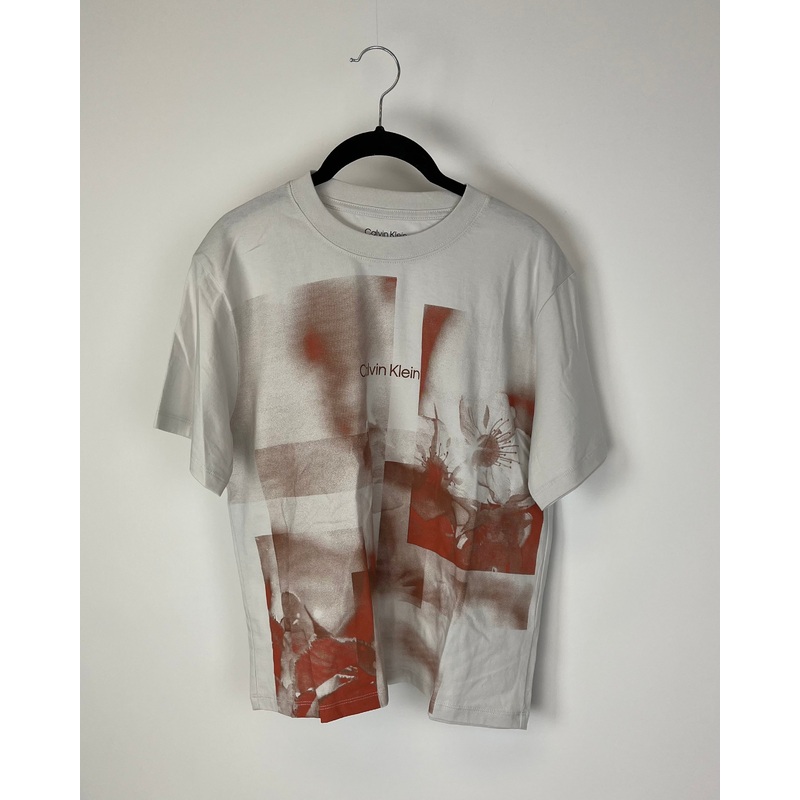 Gray and Red Floral Graphic Print Relaxed Fit Top – Medium