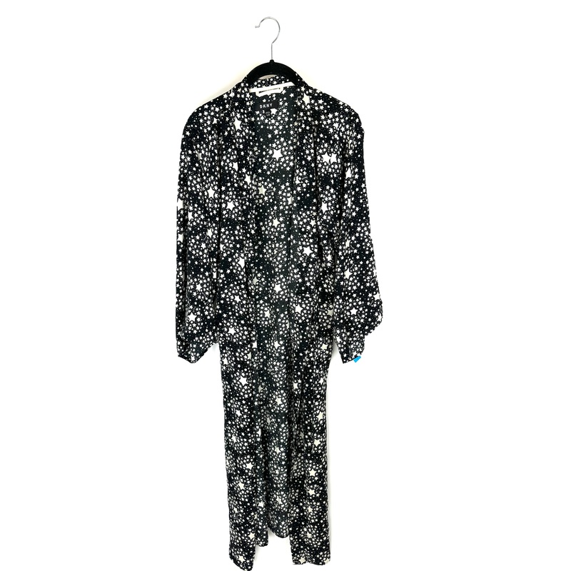 Black Robe with Stars – 4/6