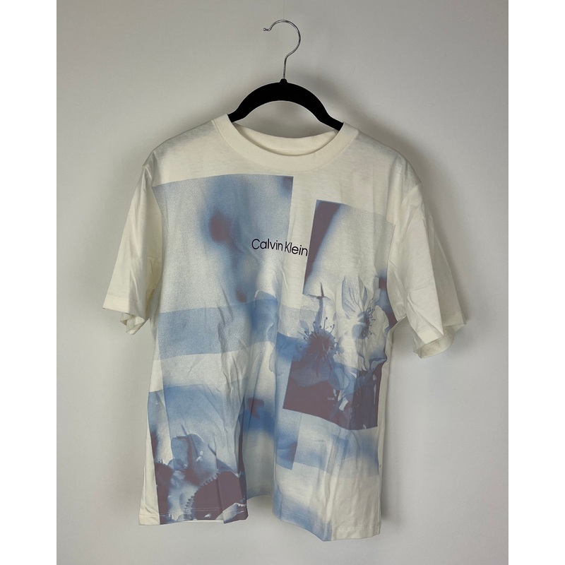 White and Blue Floral Graphic Print Relaxed Fit Top – Small