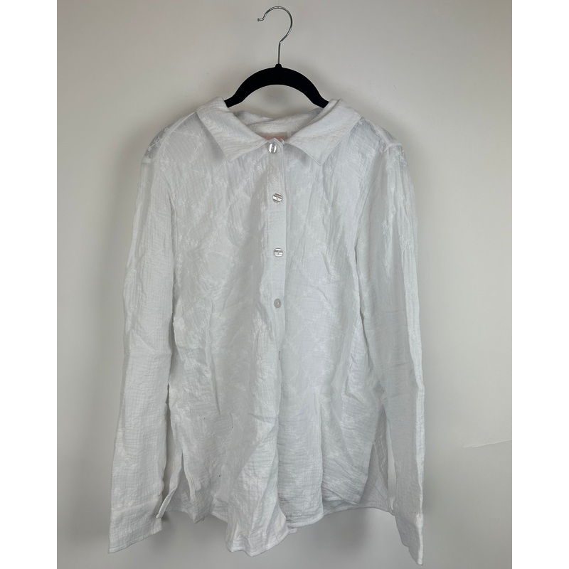 White Textured Button-Up Blouse – Size 6