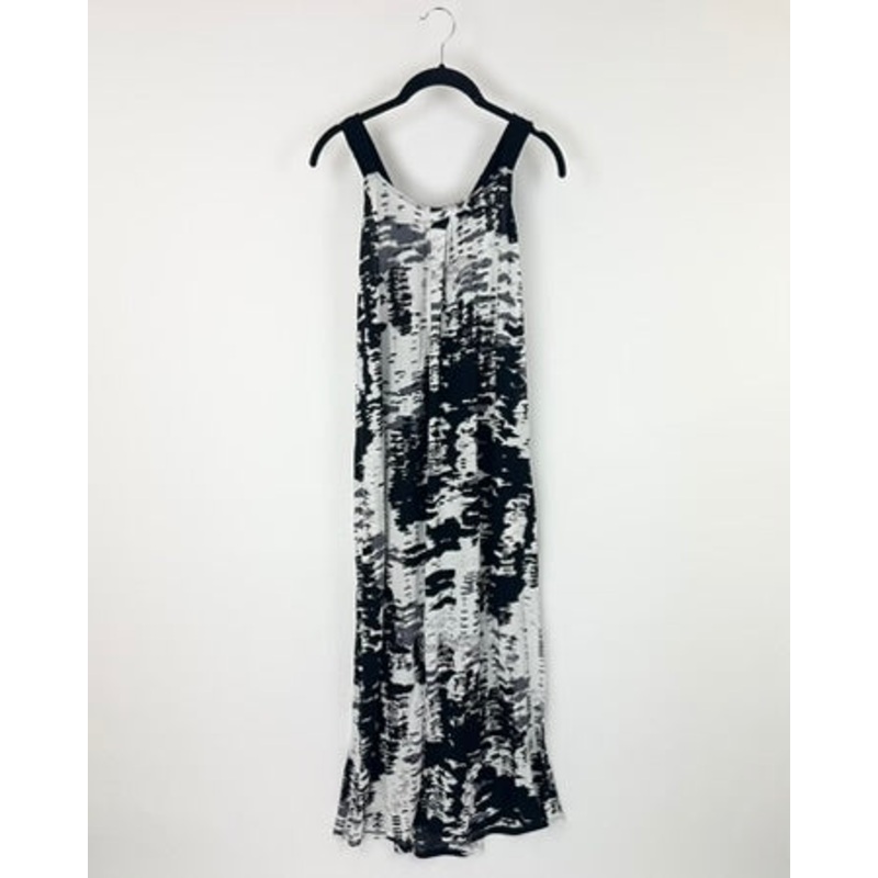 White Grey and Black Sleep Dress – Small