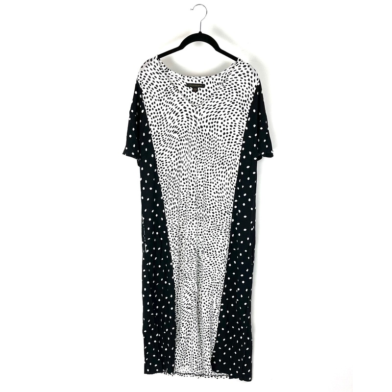 Black and White Sleepwear Gown – Small Small ( Size 4-6)