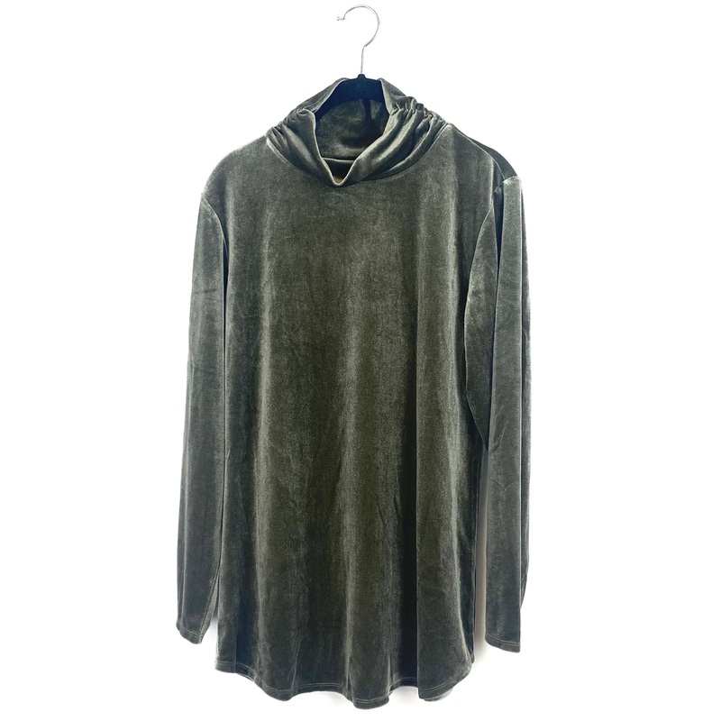 Green Long Sleeve Turtle Neck Top – Small/ Medium small/medium
