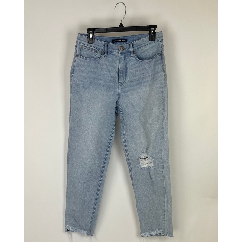 Light Wash Straight Leg Jeans – Size 28