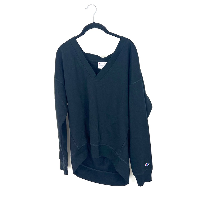Black V-Neck Fleece Sweatshirt – Medium