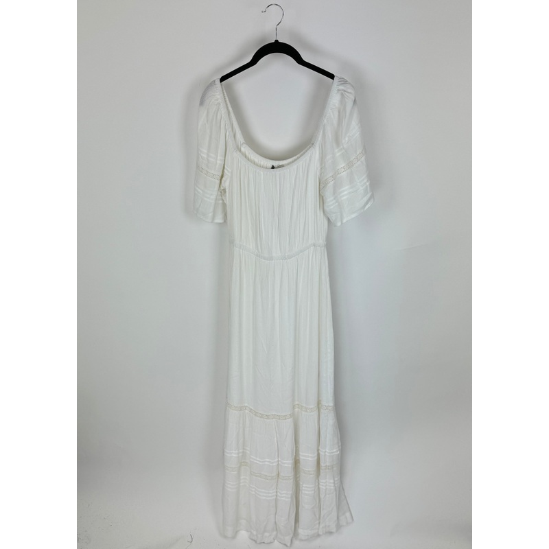 White Flowy Dress – Size 4/6