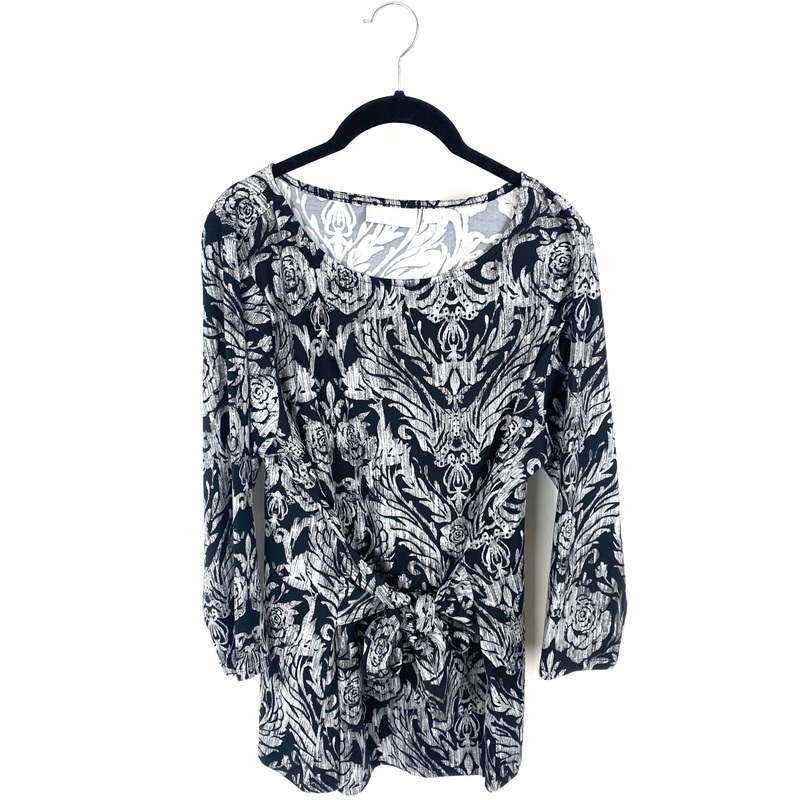 Black and Grey Floral Top – Large/Extra Large Large/Extra Large
