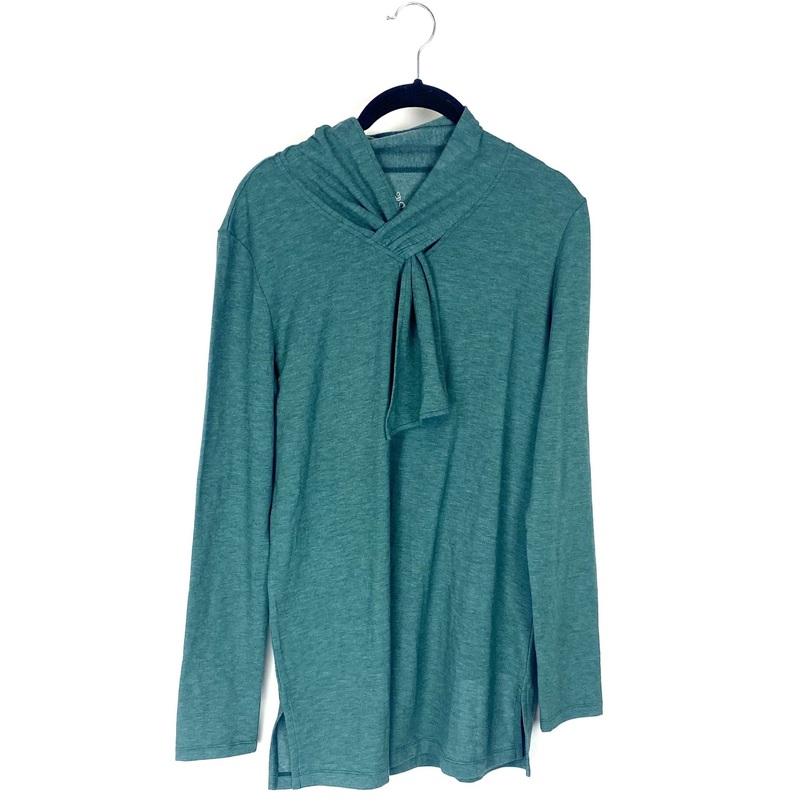 Green Sweater – Size 2/4 Extra Small (Size 2/4)