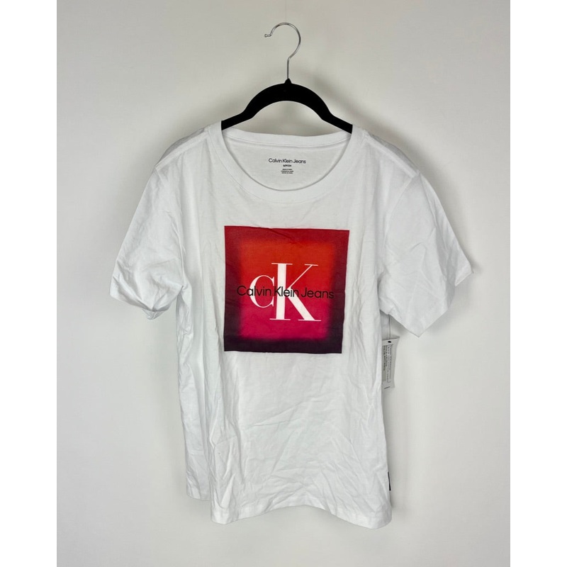White and Red Graphic Tshirt – Small