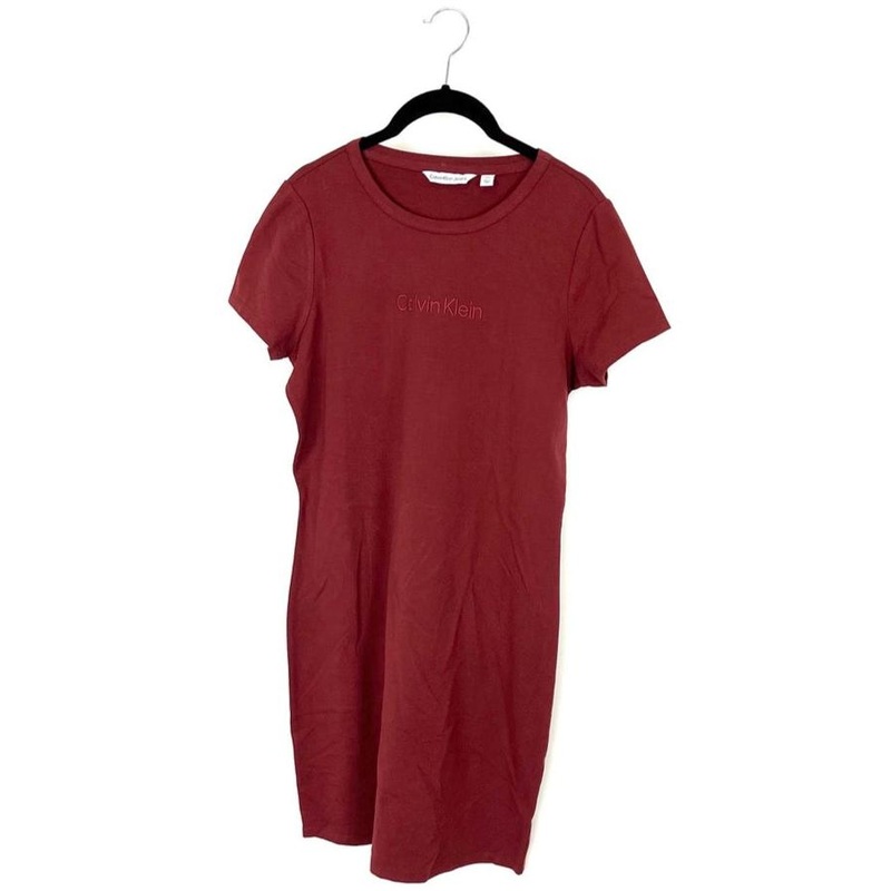 Maroon Short Sleeve Embroidered Logo Dress – Small