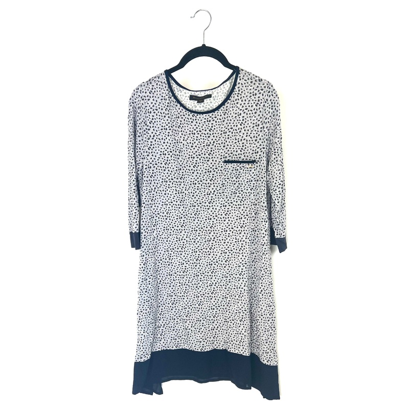 Abstract Print Light Grey Crop Sleeve Nightgown – Size 4/6