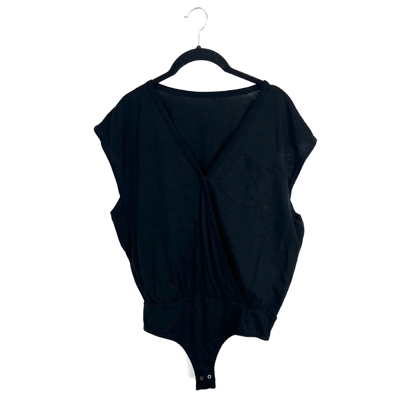 Black Sleeveless V Neck Bodysuit – 2/4